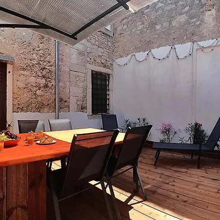 Old Tower Center Apartment 2 Pula Exterior photo